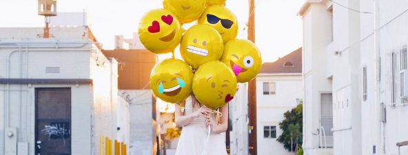 Simple DIY steps to make metallic balloon emoji