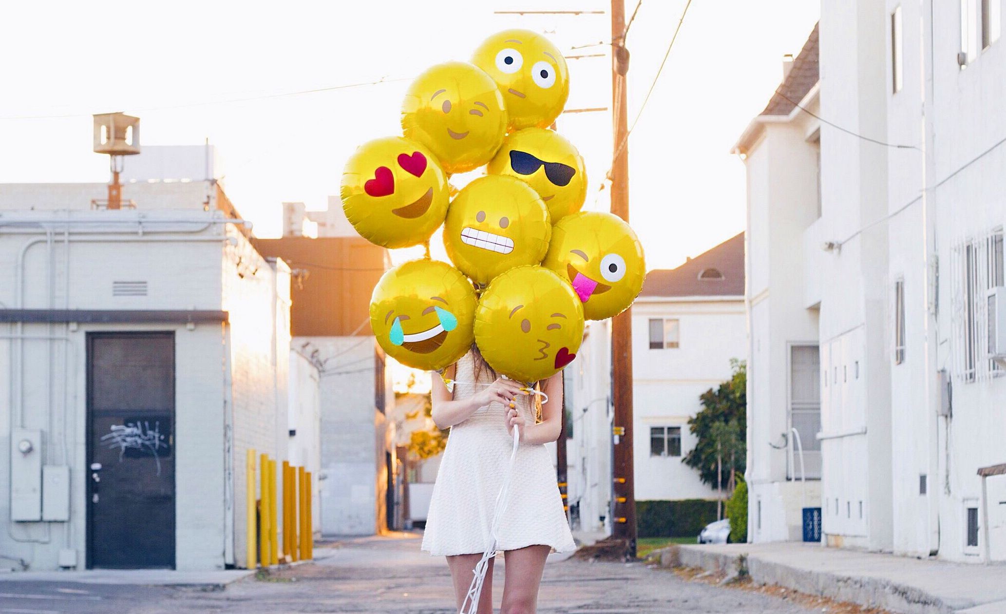 Simple DIY steps to make metallic balloon emoji